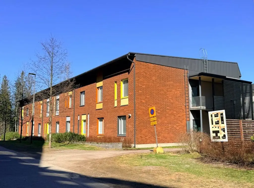 taloyhtiö aurinkoisella kelillä, hyväkuntoinen kiinteistö pääkaupunkiseudulla